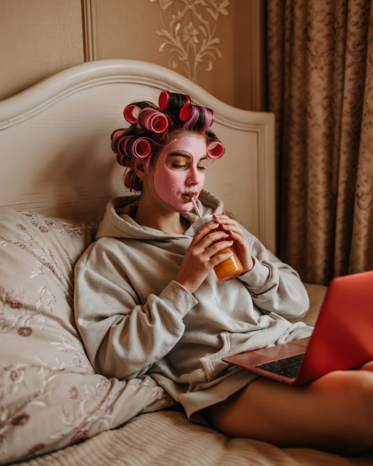 Aesthetic Self-Pampering Routines for a Relaxing Evening at Home