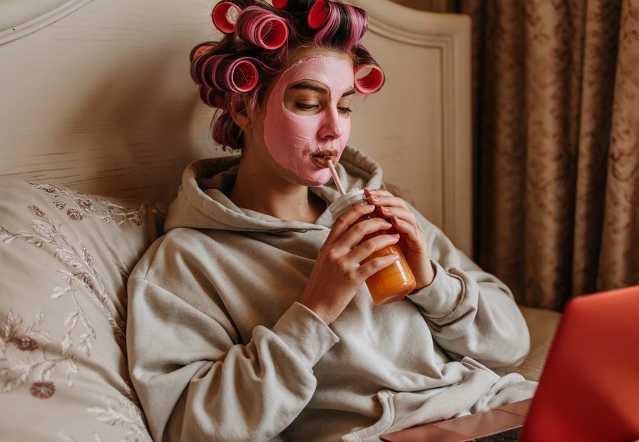 Aesthetic Self-Pampering Routines for a Relaxing Evening at Home